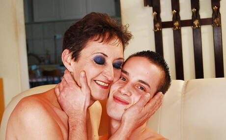 Superb mommy Marica in hot stockings suck rod and fuck in her hairy beaver 